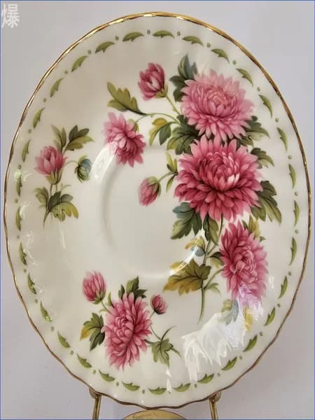Эксклюзивный сервиз Royal Albert из костяного фарфора, коллекция Цветок месяца, произведен в Англии, клеймо 1970х годов-0527