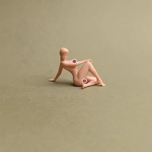 Натурщица НЮ. Фигурка в масштабе 1:43.