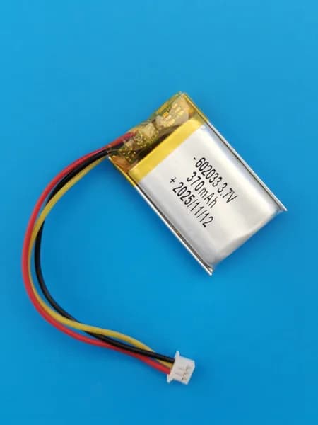 Аккумулятор универсальный литий полимерный li-pol 3.7v вольт 3pin 3 провода с платой + коннектор (разъем фишка) подходит для видеорегистратора Cenmax Signature ALFA (совместимая батарея)