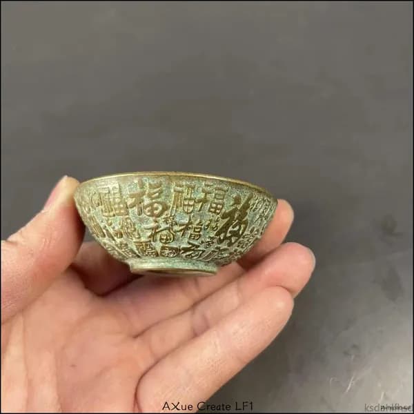 Старинная чаша из чистой меди с символами счастья