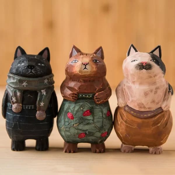Вырезанные вручную украшения для котенка