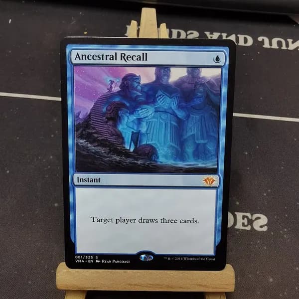 Высококачественная игровая карта Magic The Gathering, подходящая для семейных и дружеских посиделок, поставляется в прозрачном наборе.