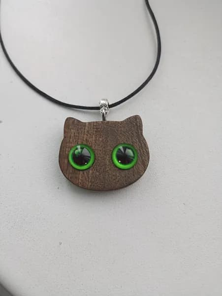 Подвеска-кулон "Кот" деревянный из красного дерева. 3х2,5см