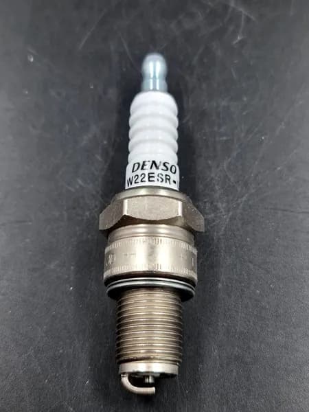 DENSO Свеча зажигания арт. W22ESRU, 1 шт.