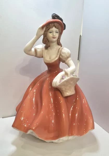 Статуэтка COALPORT винтажная " Флора" (Англия, фарфор )
