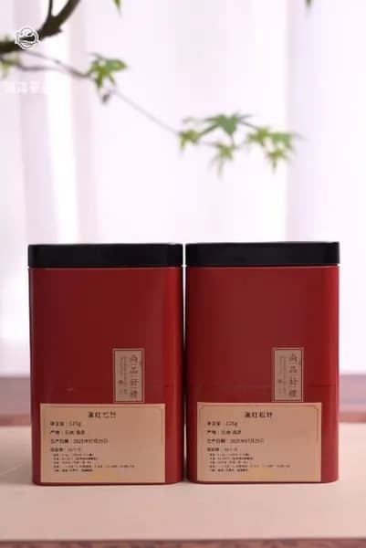 Черный чай Дянхун Сосновая Игла, банка 100 г