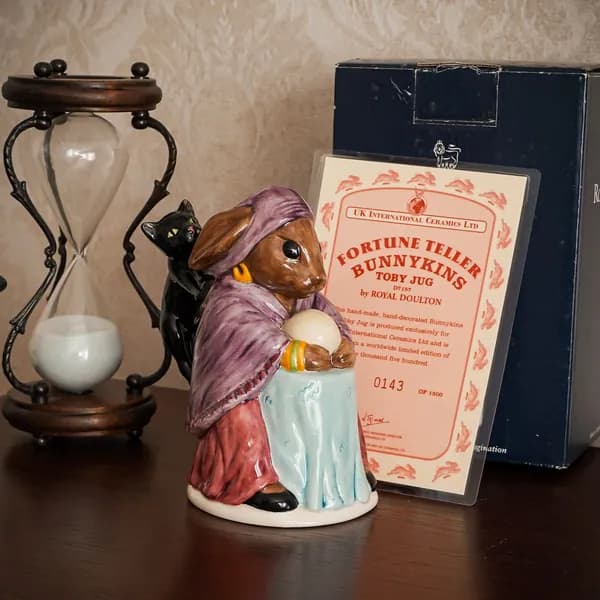 Винтажный кувшин тоби, кролик гадалка Royal Doulton "Fortune Teller", Англия, 1999 год