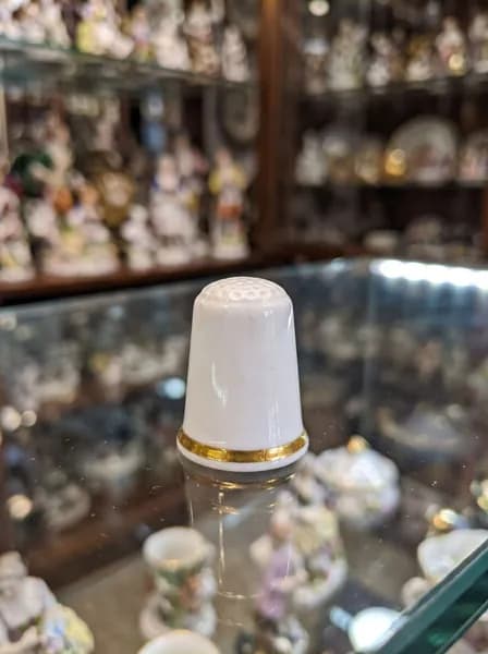 Фарфоровый напёрсток "Sterling Classic" декоративный с клеймом Staffordshire Fine Bone China 3 см Англия 1990