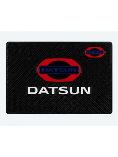 Коврик на панель приборов противоскользящий Datsun 12,5х19см