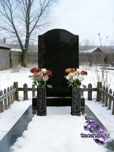 Цветы на кладбище