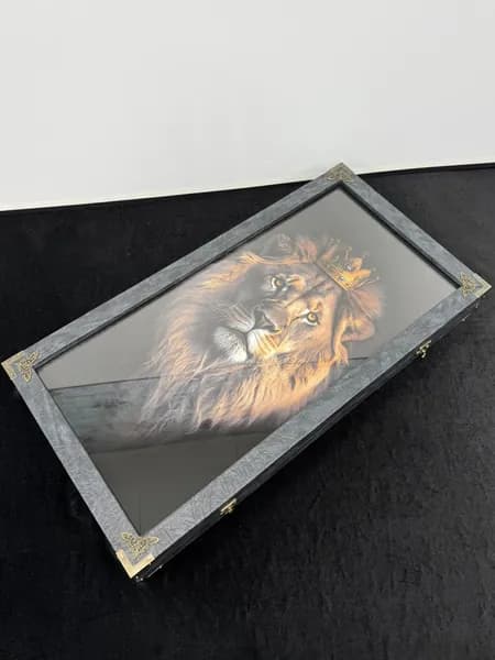 Нарды большие деревянные со стеклом "Lion King" RS, размер 60х60 см, подарочные нарды, обтянуты экокожей премиум класса, стеклянное игровое поле