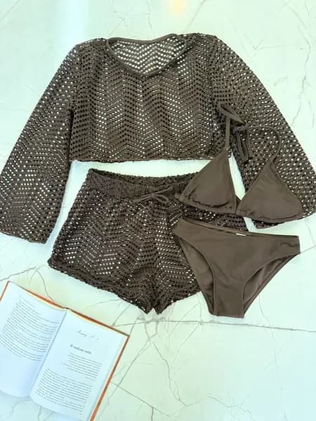 Раздельный купальник с кофточками и шортами