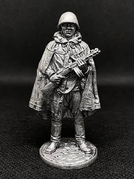 Фигурка оловянная Автоматчик СССР 1943-1945 в плащ-палатке с ППШ, военная миниатюра, коллекционный солдатик, подарок на 23 февраля и 9 мая