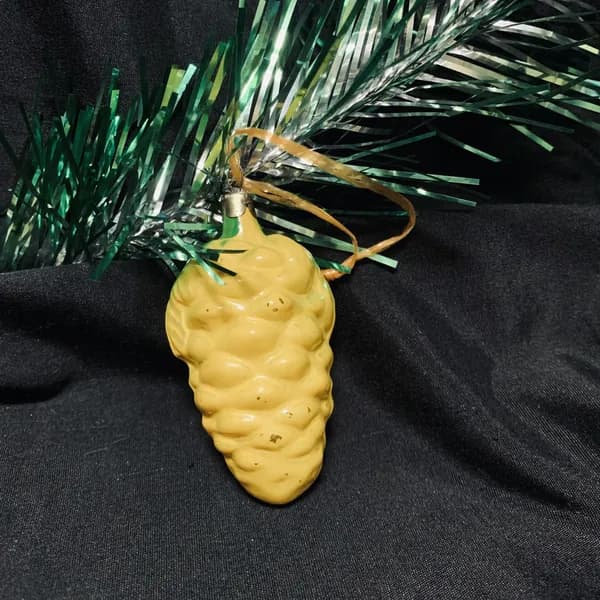 елочная игрушка Шишка (желтая)
