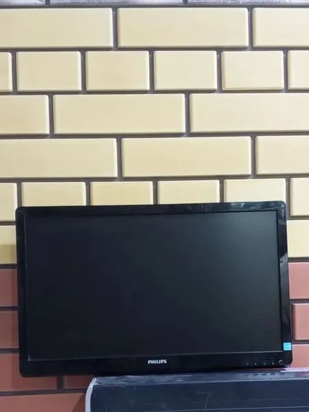 18.5" Монитор 196V4L, 18.5" (47 см) (нет подствки и проводов) !!!УЦЕНКА!!!, TN, 1366x768 HD, 75 Гц, черно-серый