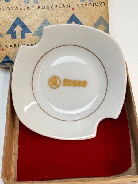 Пепельница фарфоровая SKODA, Karlovarsky porceln. Винтаж, Чехословакия