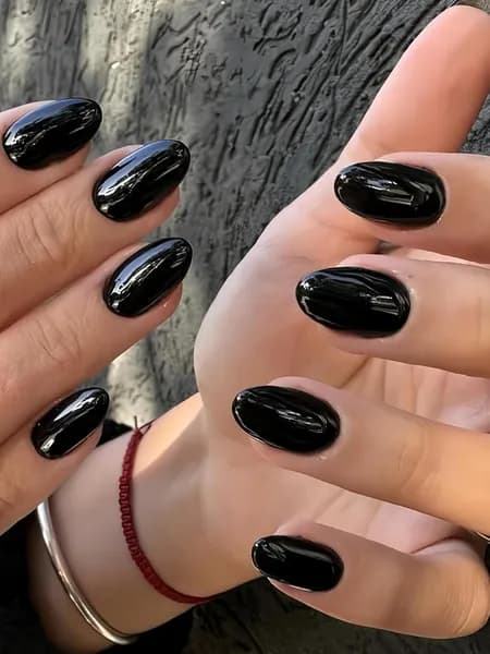 ARTAUG Французские короткие овальные черные накладные ногти, 24 штуки. В набор входят: 1 лист гелевых наклеек для ногтей, 1 пилка для ногтей. Универсальный повседневный стиль.