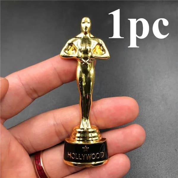 Золотая статуэтка 3D Metal World логотип холодильник магнит