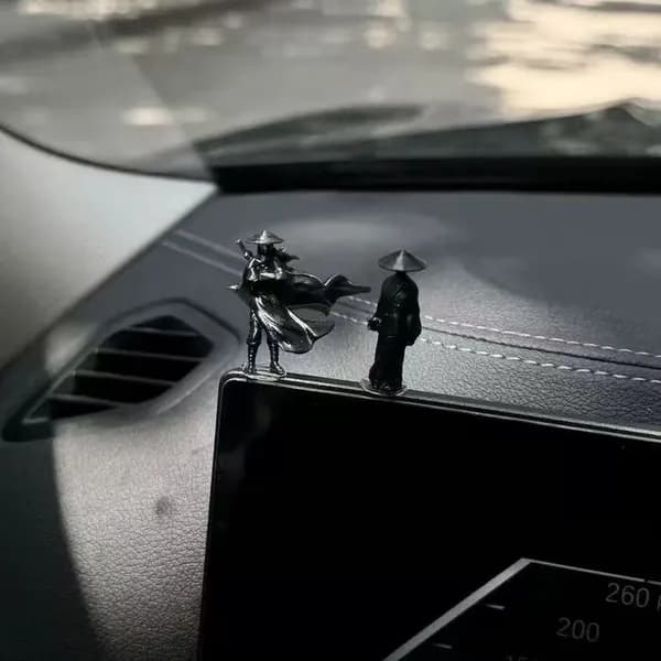 Забавные мультяшные фигурки для авто