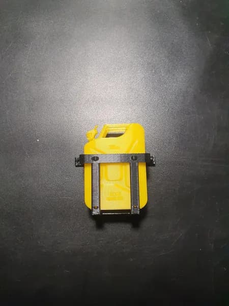 Канистра для RC моделей с держателе В масштабе 1/10 цвет желтый
