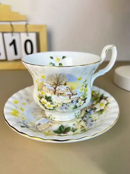Чайная пара Royal Albert. Серия "Цветок месяца". Англия. Костяной фарфор. Клеймо 70-е гг. Сузуран в мае