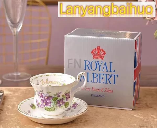 Чайная пара Royal Albert. Серия "Цветок месяца". Англия. Костяной фарфор. Клеймо 70-е гг. Фиалки в феврале