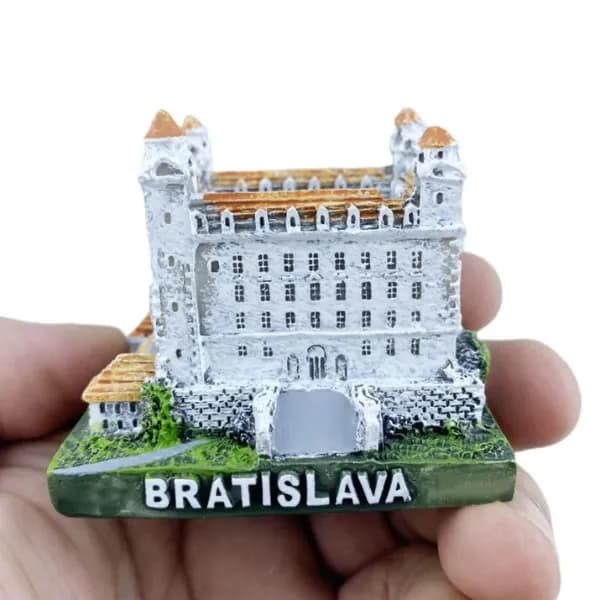 Декоративная статуэтка Братиславского замка Словакия, объемная 3D фигурка из смолы с ручной росписью, европейский туристический сувенир, настольный декор, коллекционный памятный подарок