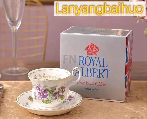 Чайная пара Royal Albert. Серия "Цветок месяца". Англия. Костяной фарфор. Клеймо 70-е гг. Фиалки в феврале