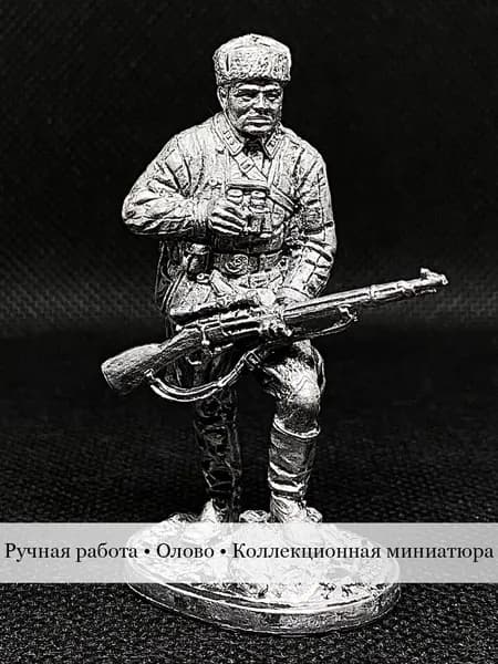 Оловянная фигурка "Легендарный снайпер Василий Зайцев, Сталинград 1942" детализированная миниатюра на подставке. Эксклюзивный подарок коллекционеру, моделисту на 23 Февраля, 9 Мая, День рождения