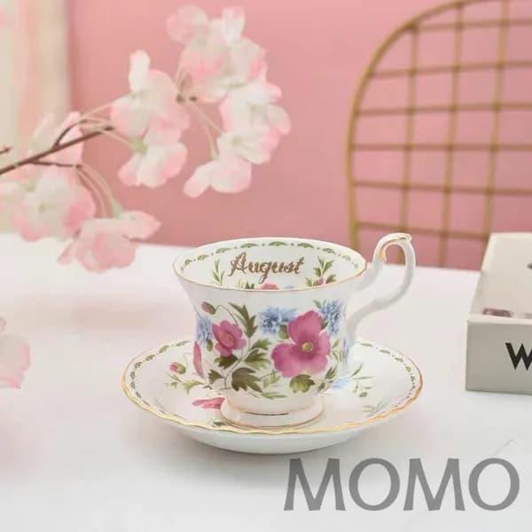 Чайная пара Royal Albert. Серия "Цветок месяца". Англия. Костяной фарфор. Клеймо 70-е гг. Сузуран в мае
