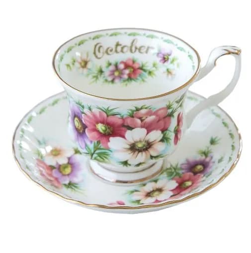 Чайная пара Royal Albert. Серия "Октябрь Космея". Англия. Костяной фарфор. Клеймо 70-е гг. Сузуран в мае Подарочная упаковка