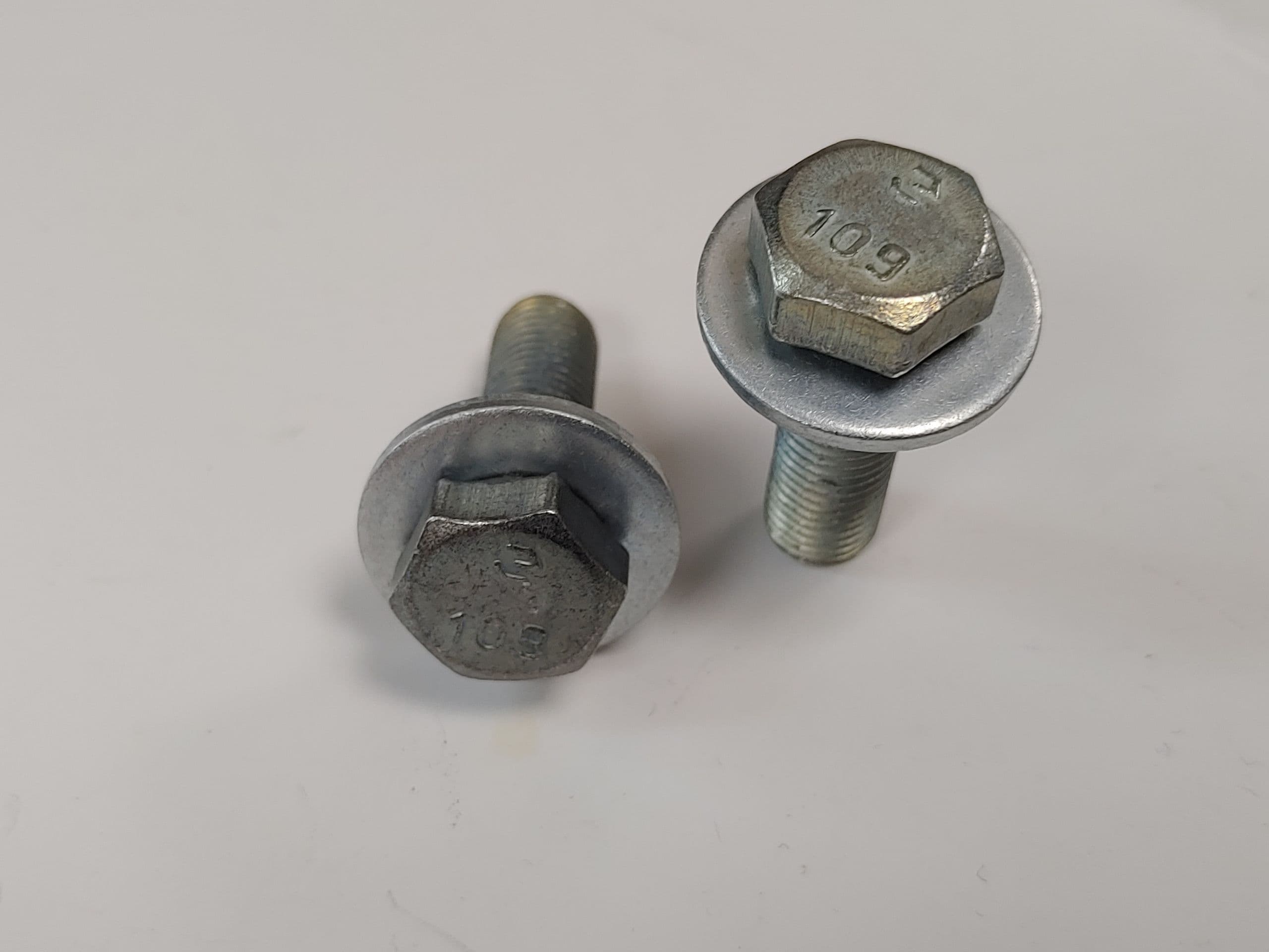 1 шт! Болт прочный суппорта, аналог Nissan 44141-3LT0A 44141-3LTOA