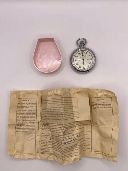 Секундомер "Агат" однокнопочный. Не на ходу. Россия, 1995 год В коробке, с паспортом.