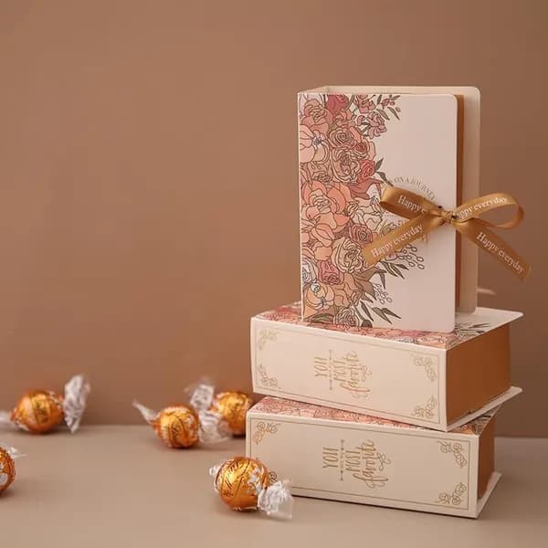 5 подарочных коробок с лентами и картоном для конфет и шоколада.