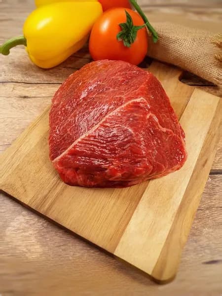 Лопатка говяжья бескостная, 700 гр, Ферма Евгения Рошаля, охлажденная