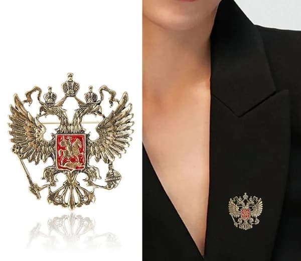 Аксессуар для пиджака стилизованный герб России в виде двуглавого орла под золото