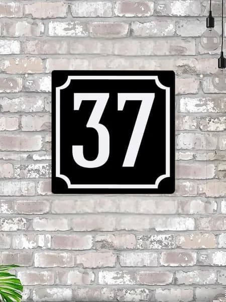 Табличка с номером дома 37 классическая черная, металл, 20х20 см.