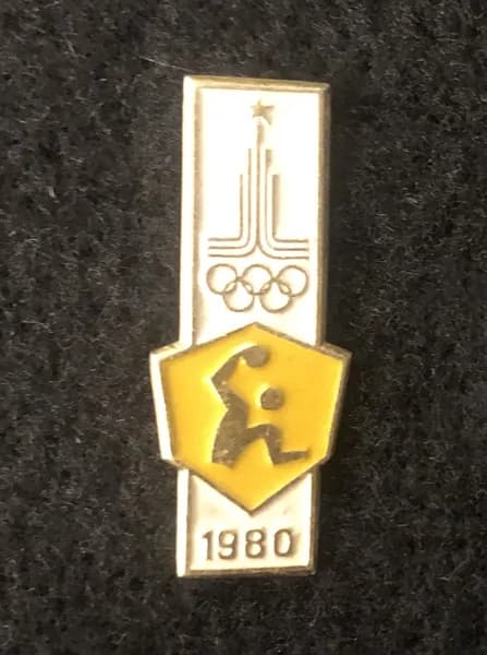 Значок СССР. Олимпийские игры в Москве(1980 год). Виды спорта. Гандбол(значок из комплекта)