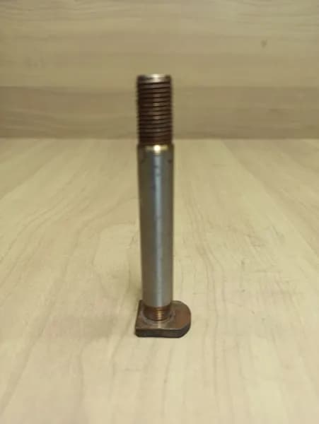 Палец маховика 240-1005122