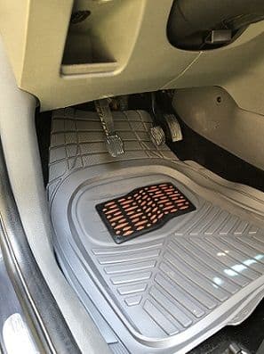 Подпятник на автоковрик пластик