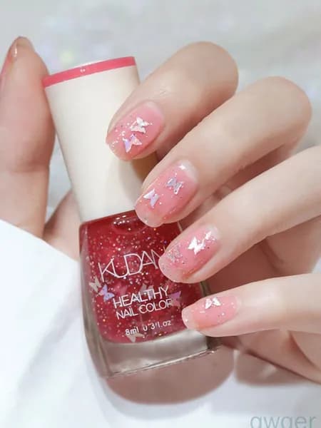 Флакончик лака для ногтей