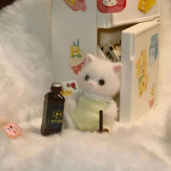 Игровая фигурка Персидский Кот, флокированная игрушка для девочек. Руки и ноги сгибаются, белый котенок в одежде. Совместима с Sylvanian Families, подарок