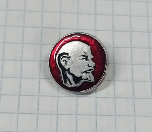 Значок с профилем Ленина