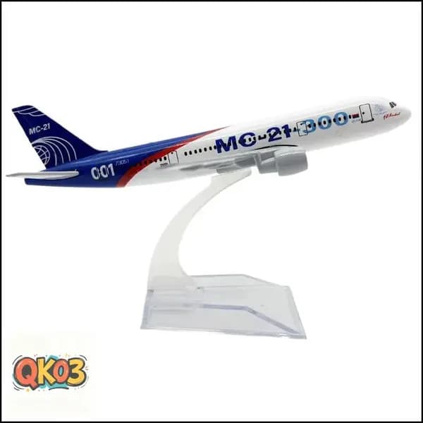Модель российского MC-21 самолета