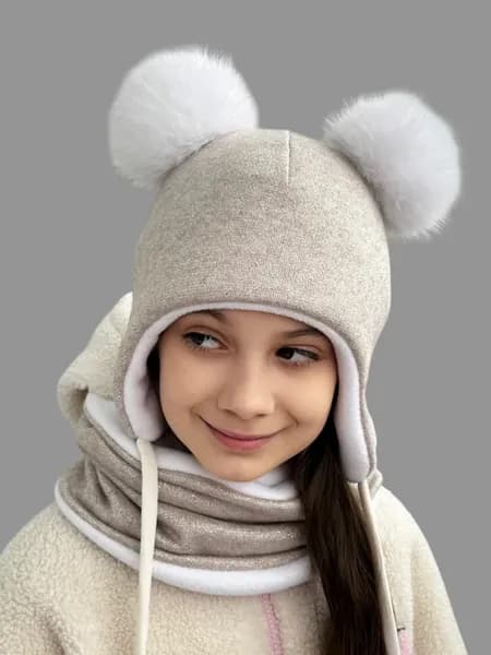 Зимняя шапка с двумя помпонами и снуд