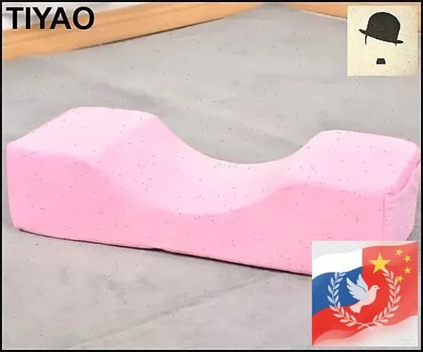 Эксклюзивная модель ортопедической подушки для мастера по наращиванию ресниц обеспечивает комфорт при работе на кушетке