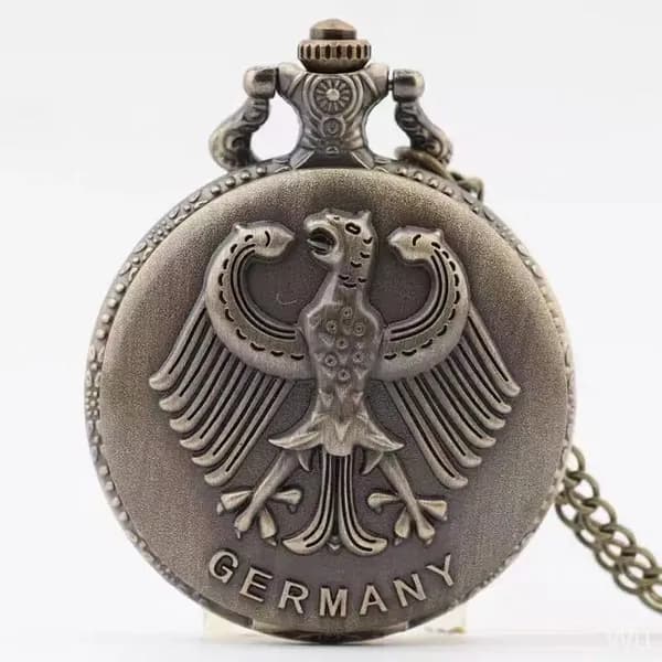 Коллекционерам предлагаются премиальные ретрочасы с орлом, оснащенные немецким механизмом в винтажном стиле