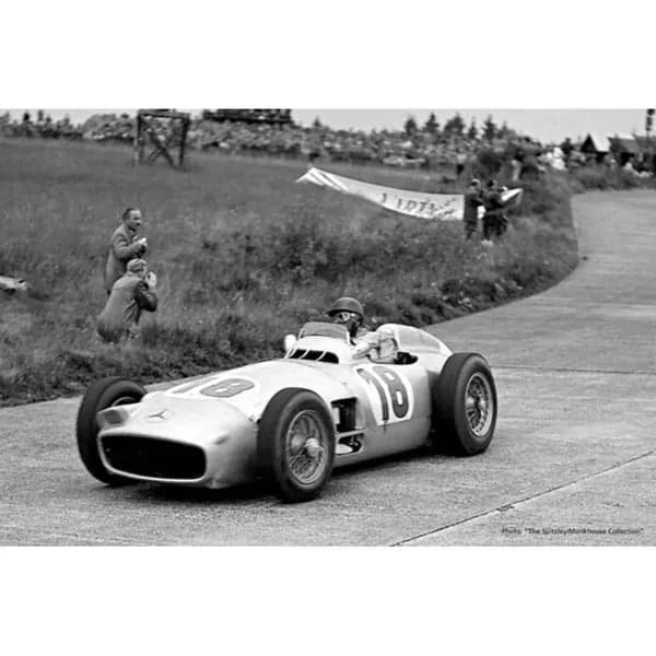 Mercedes-Benz W196 Monoposto 1954. Масштабная модель 1:72.