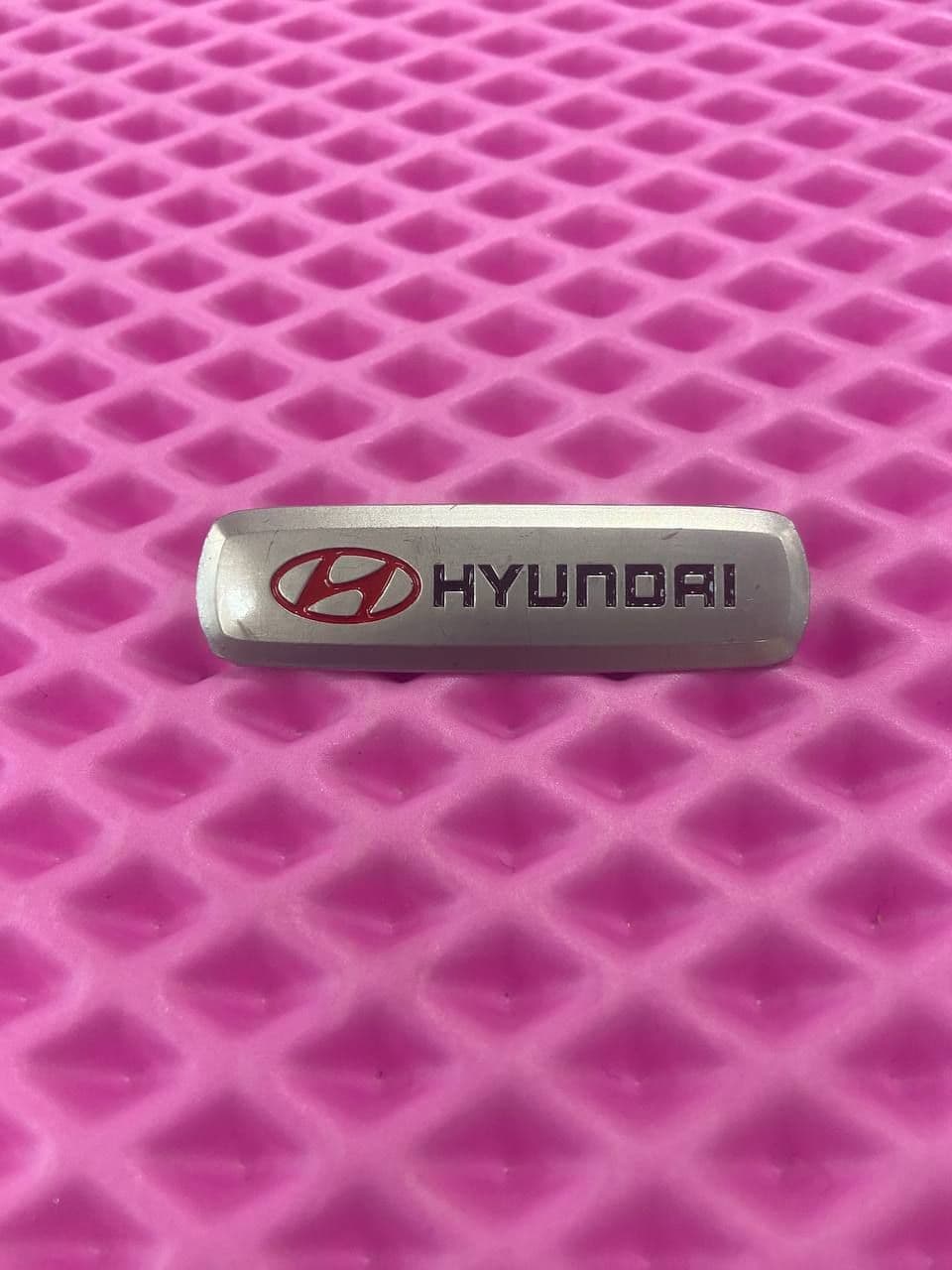 Логотип ( шильдик ) Hyundai ( ХЕНДАЙ ) для автоковриков, автоаксессуаров, 1 шт