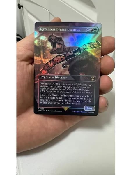 Высококачественная игровая карта Magic The Gathering, подходящая для семейных и дружеских посиделок, поставляется в прозрачном наборе.